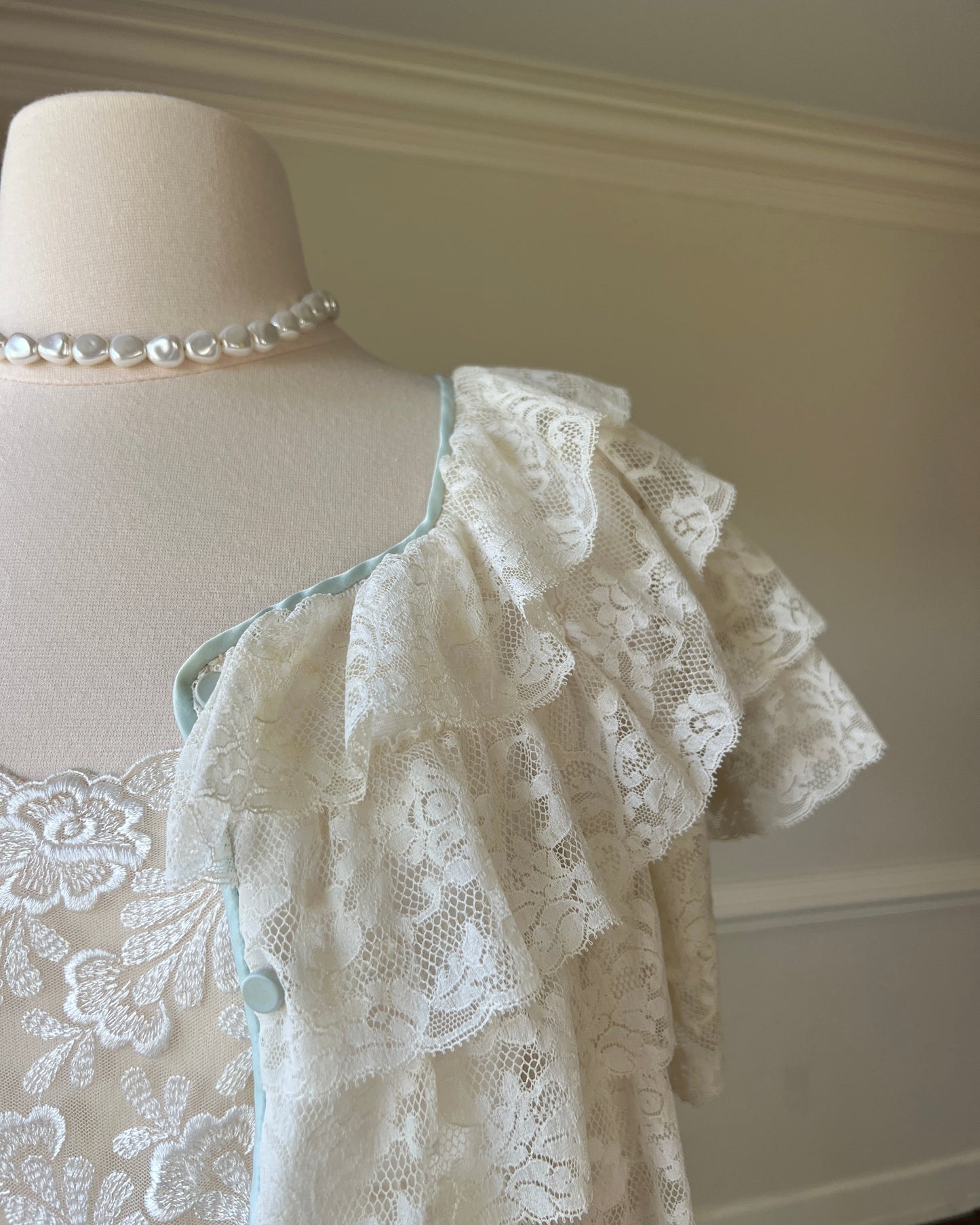 RARE Vintage Y2k Cropped Cardigan featuring Tiered Floral Lace in Vintage Cream