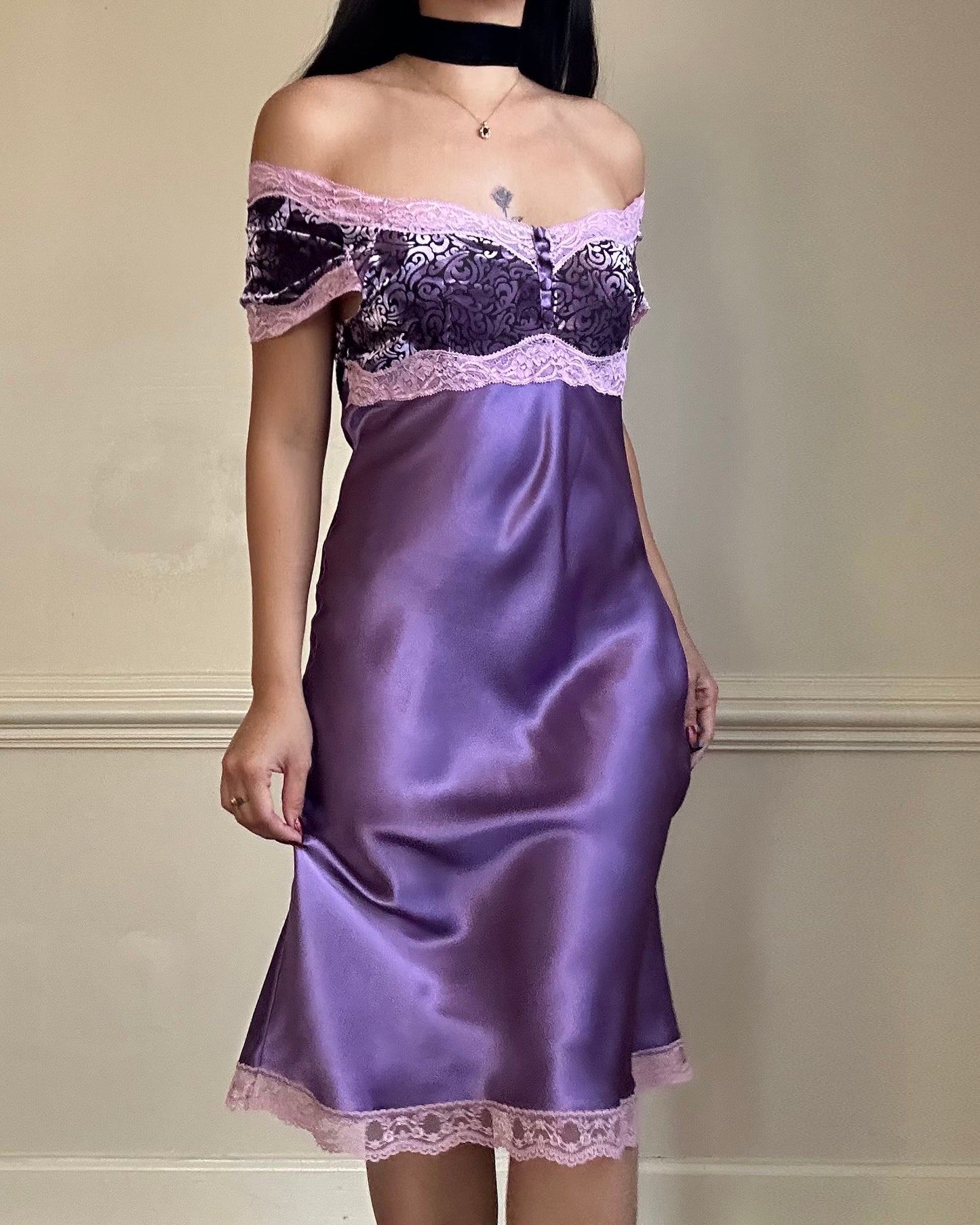 Elegant Purple Knee-Length Slip Dress featuring a Lace-trimmed Bodice
