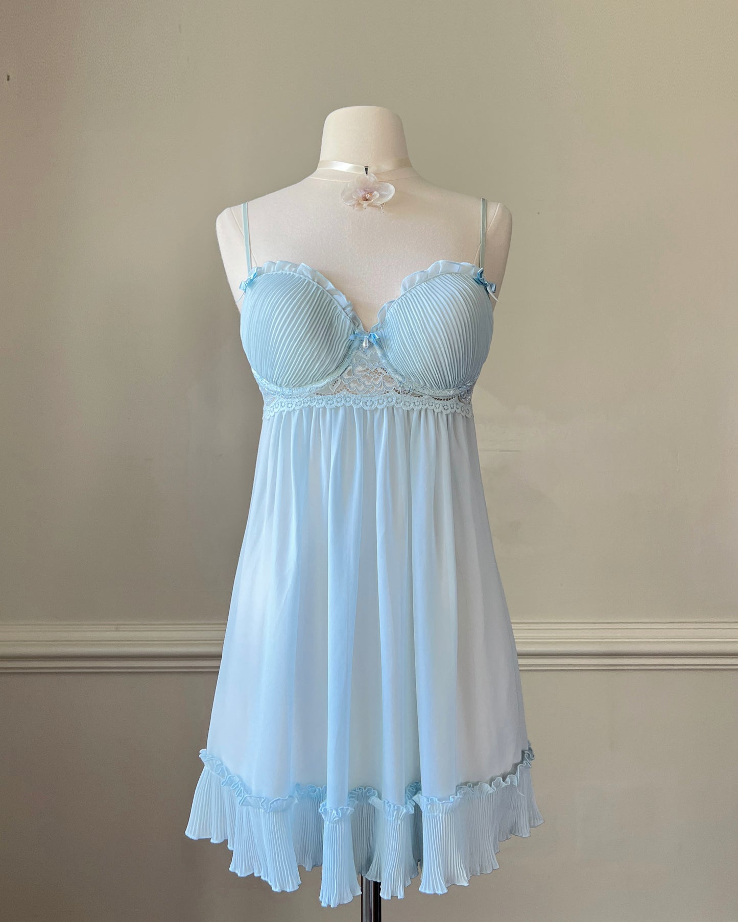 In Bloom by Jonquil baby blue pleated lace slip – Size M