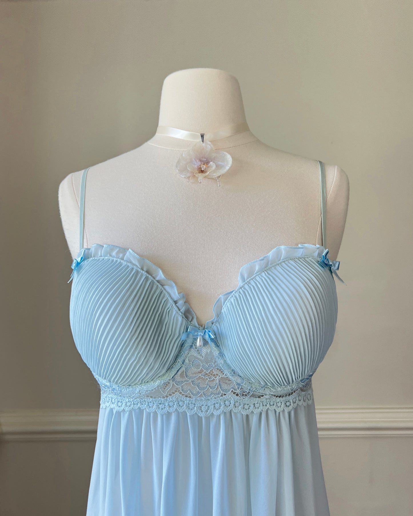 In Bloom by Jonquil baby blue pleated lace slip – Size M