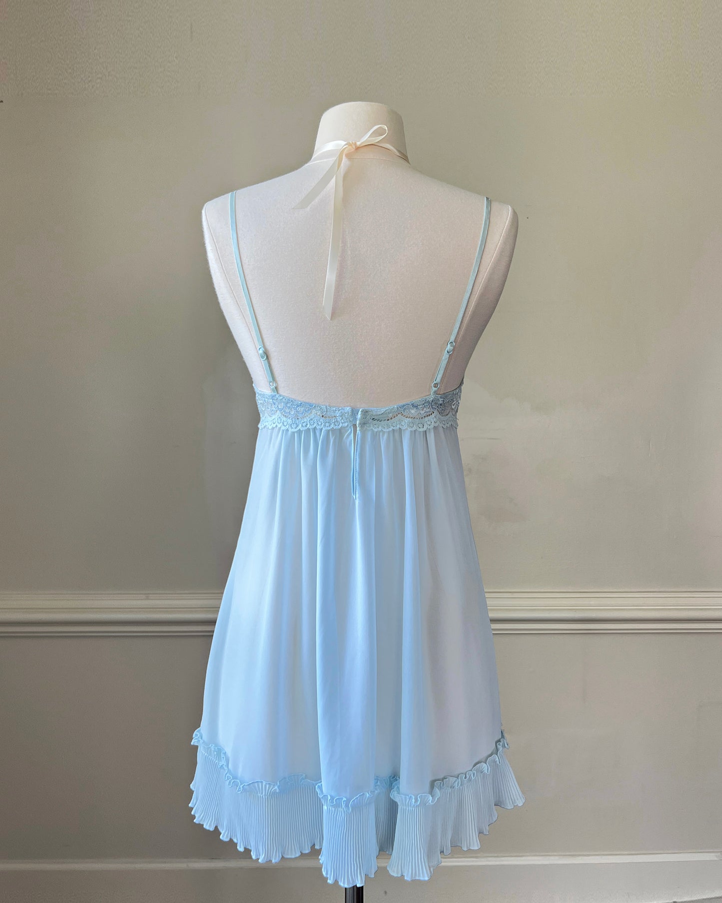In Bloom by Jonquil baby blue pleated lace slip – Size M