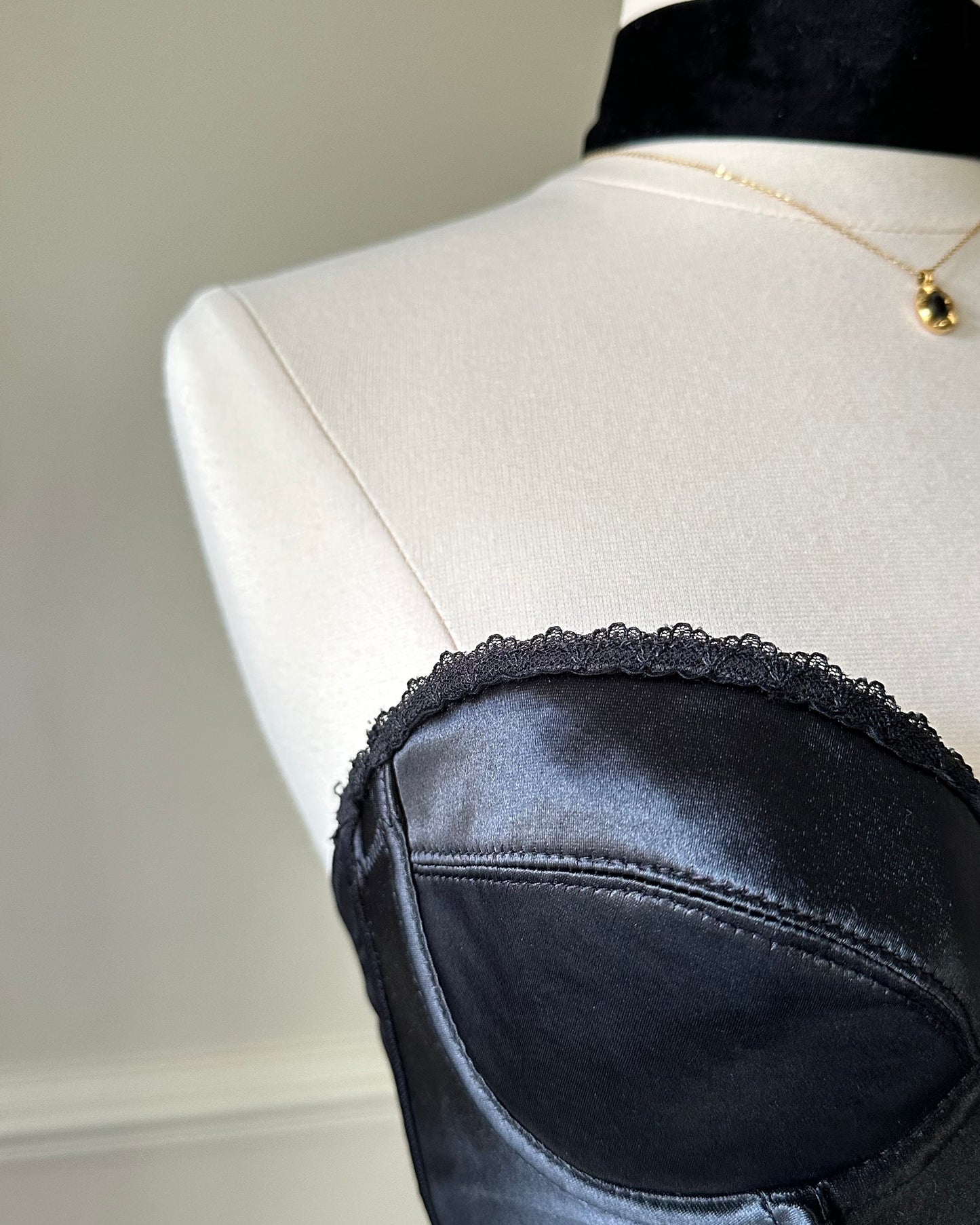 RARE Victoria’s Secret Strapless Bustier Corset with Defined Frame Bone