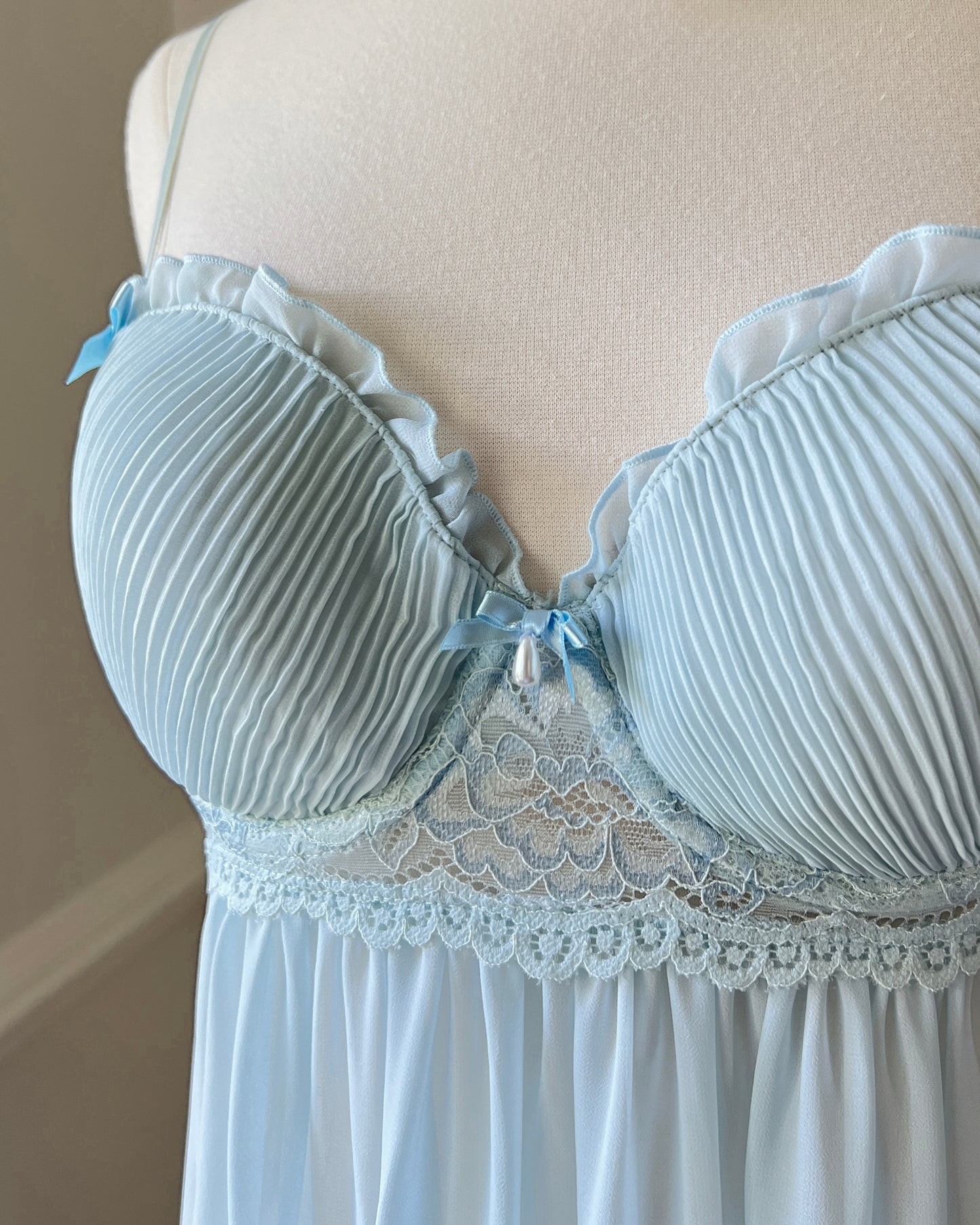 In Bloom by Jonquil baby blue pleated lace slip – Size M