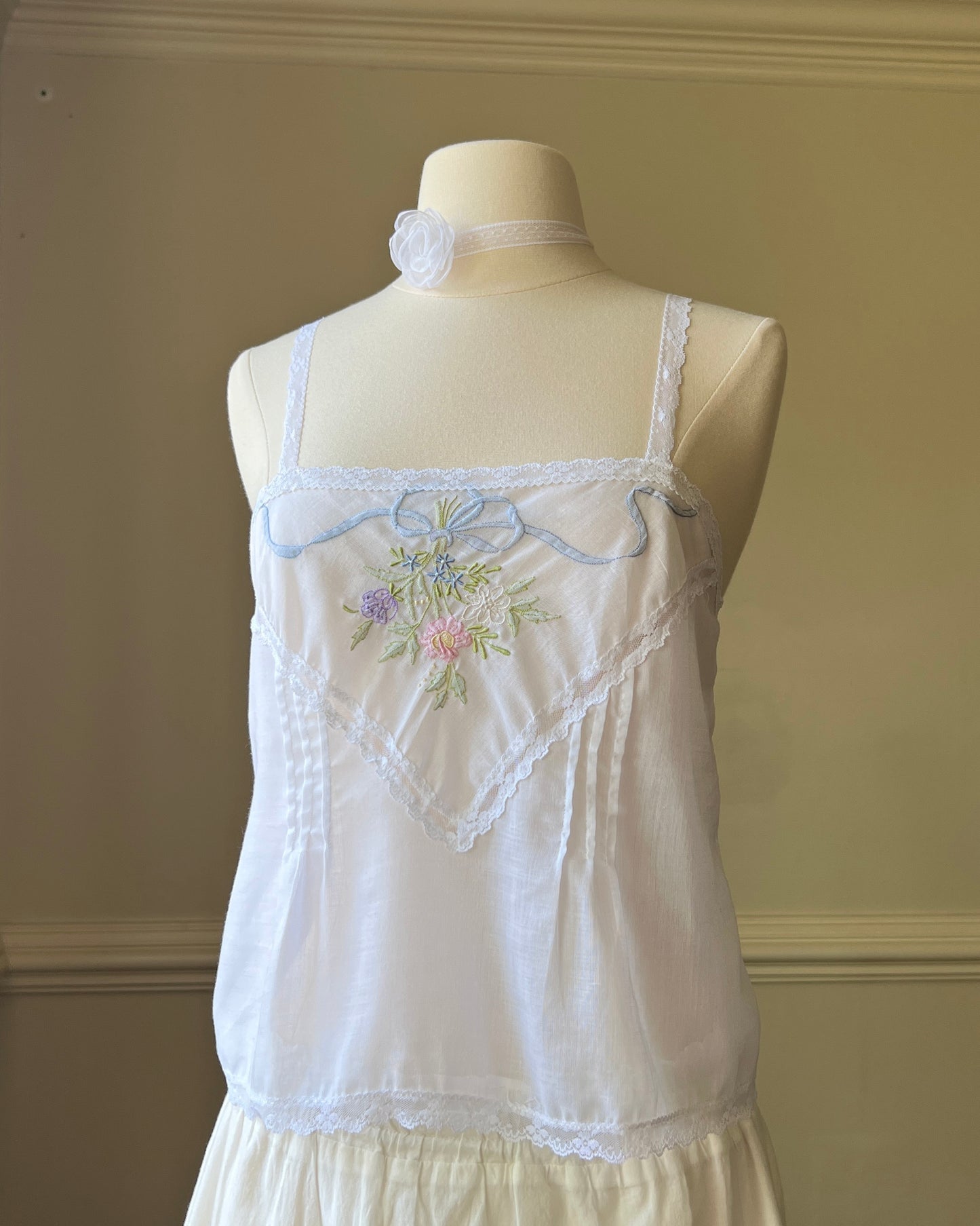Soft Linen Camisole in Sheer Whitefeaturing Flower Bouquet Embroidery