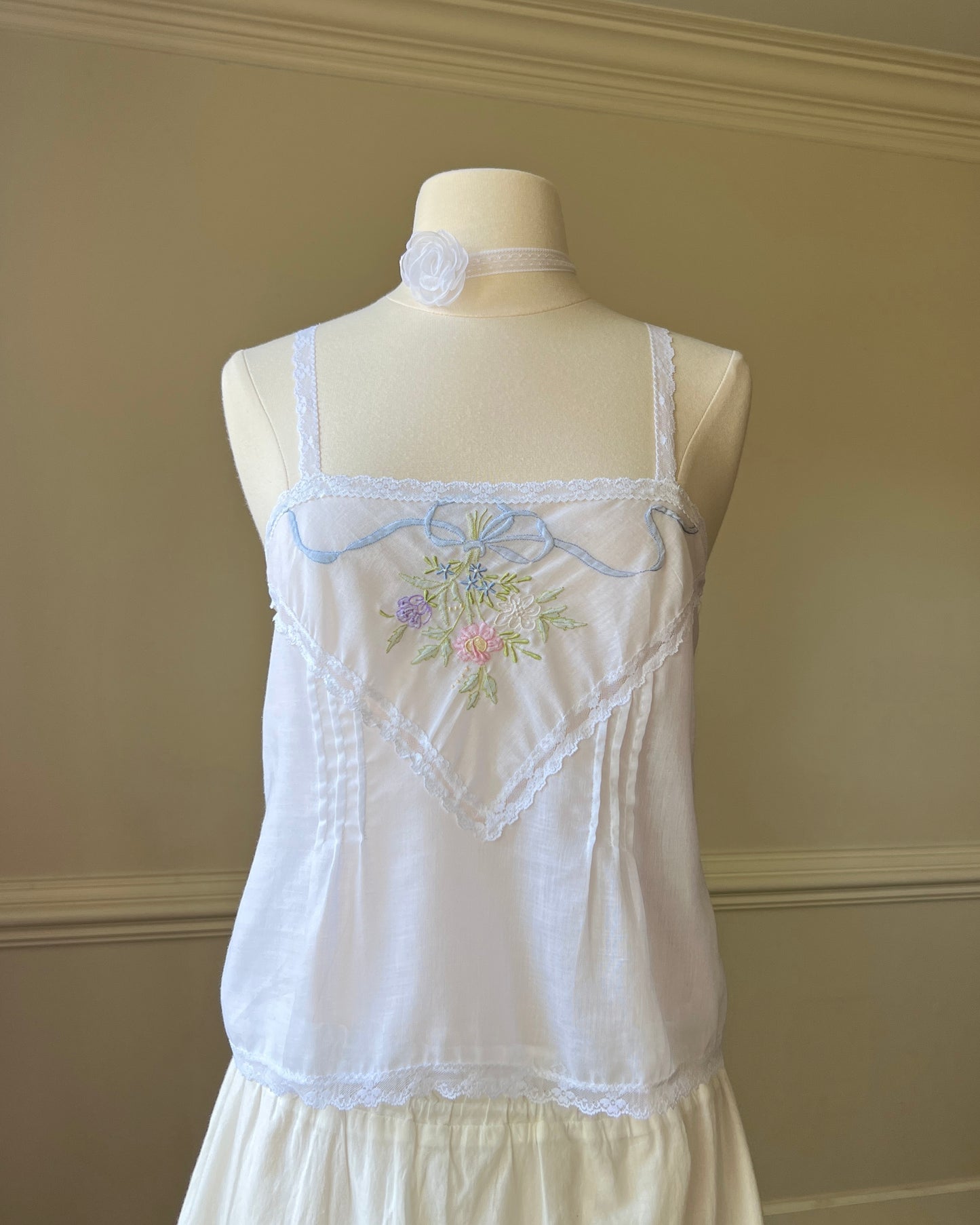 Soft Linen Camisole in Sheer Whitefeaturing Flower Bouquet Embroidery