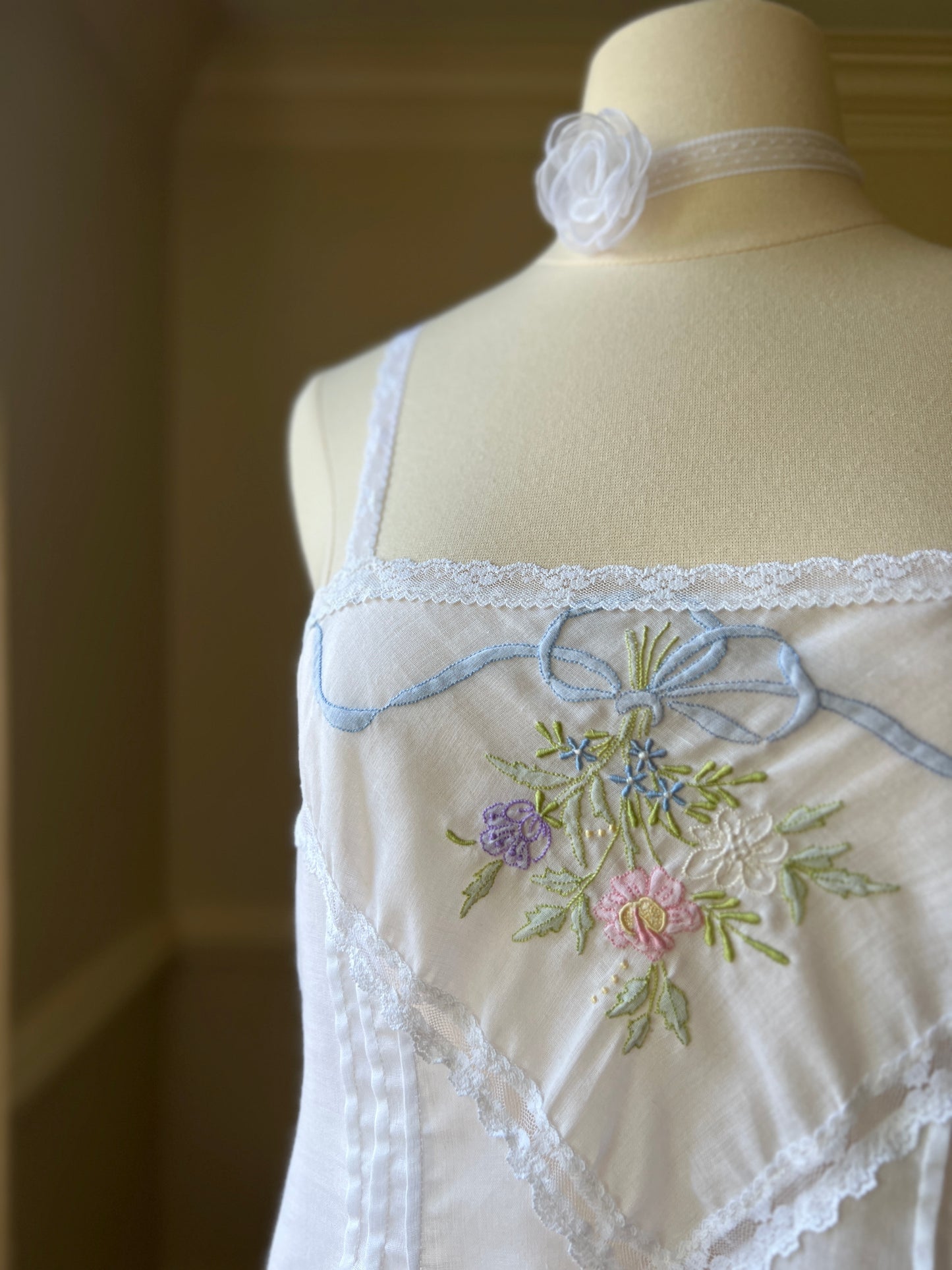 Soft Linen Camisole in Sheer Whitefeaturing Flower Bouquet Embroidery