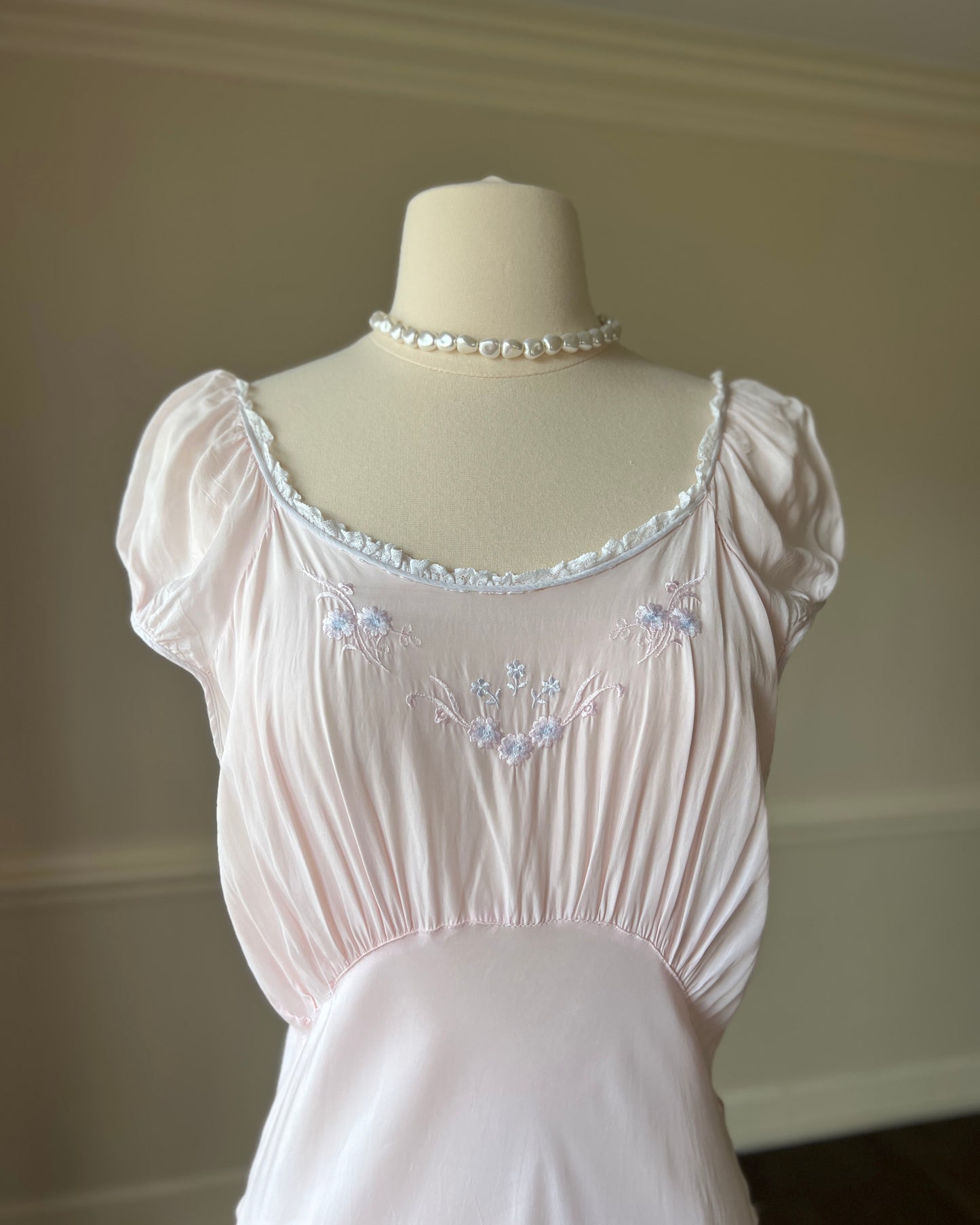 Vintage 30s Style Rayon Dress featuring Daisy Embroidery Pattern