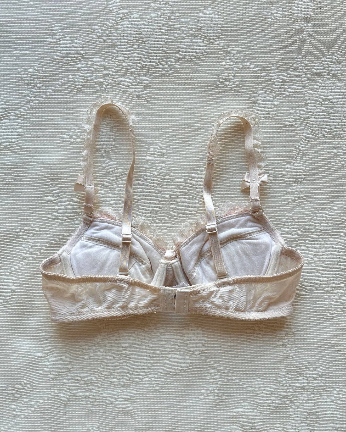 Vintage white Japanese brassiere featuring adorable bows embroidery