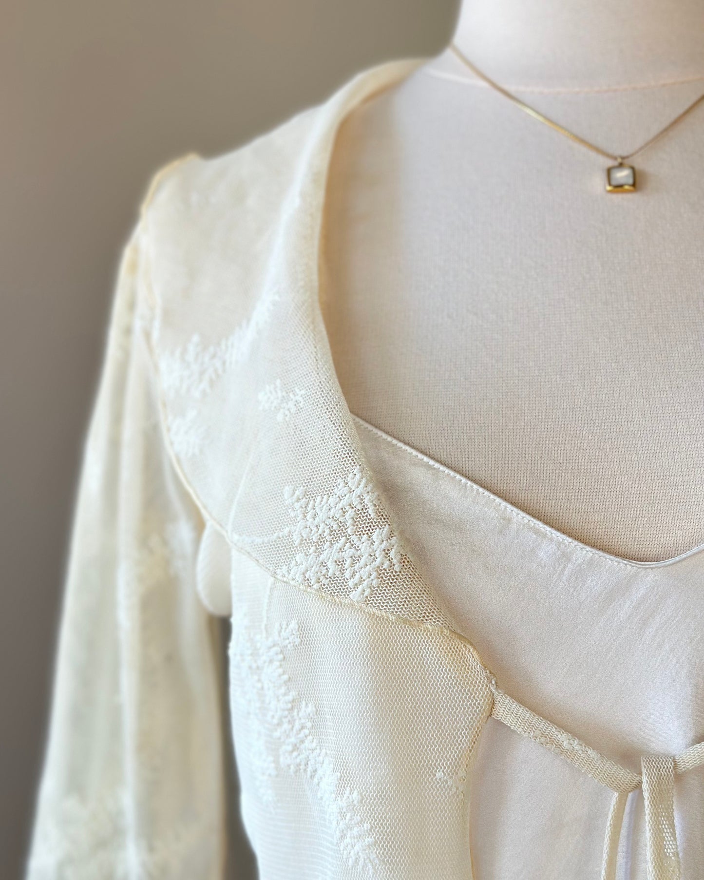 Vintage sheer cardigan featuring leaf embroidery on mesh with plater collar