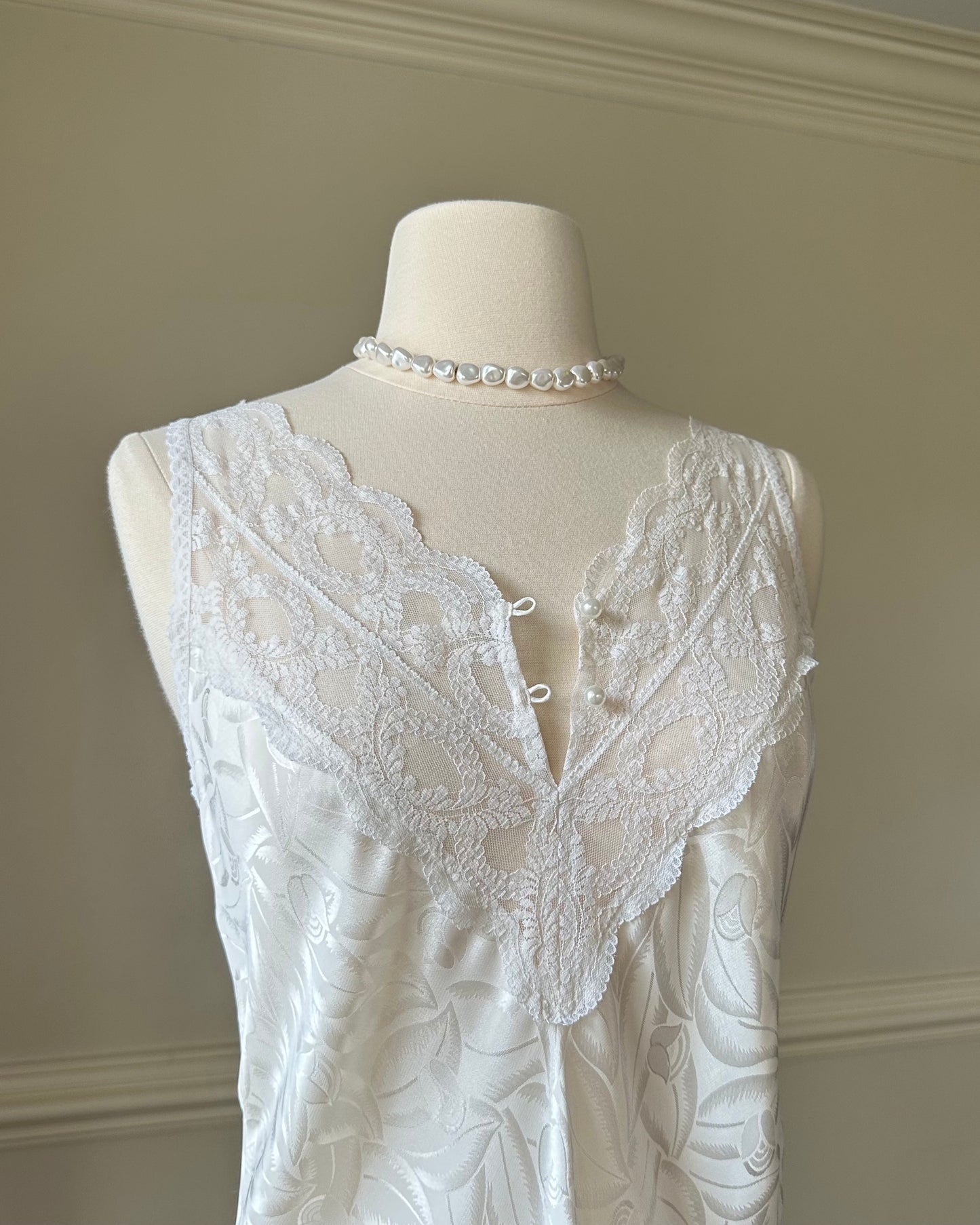 Vintage White Sleeveless Dress featuring Embossed Flowers With Lace Embroidery
