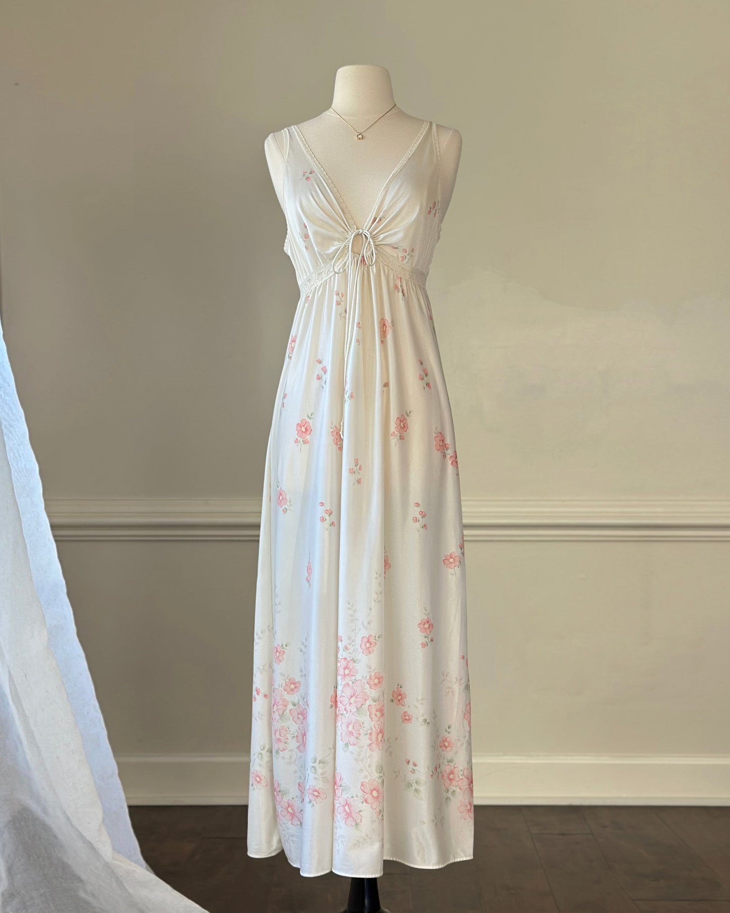 Beautifulpearl white maxi dress featuring peonies prints with plunge neckline