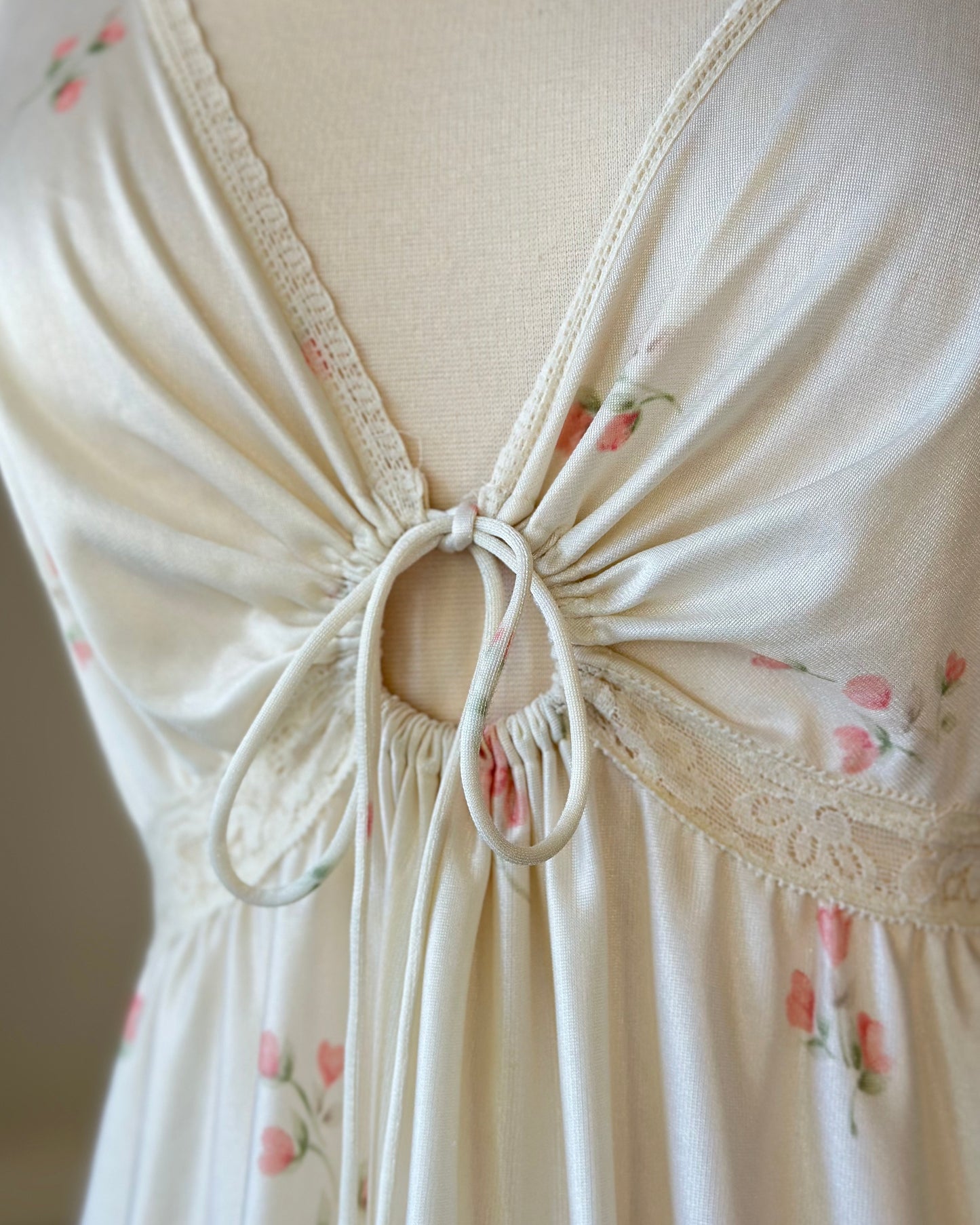 Beautifulpearl white maxi dress featuring peonies prints with plunge neckline