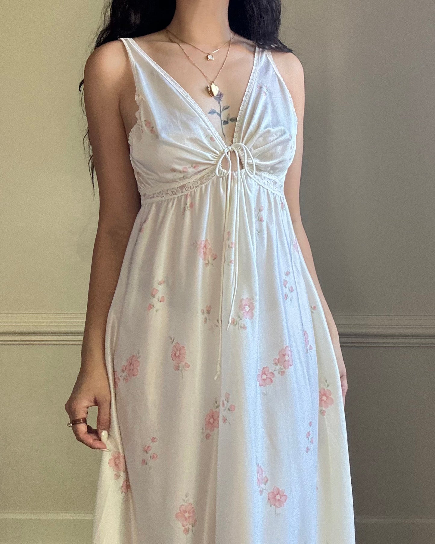 Beautifulpearl white maxi dress featuring peonies prints with plunge neckline