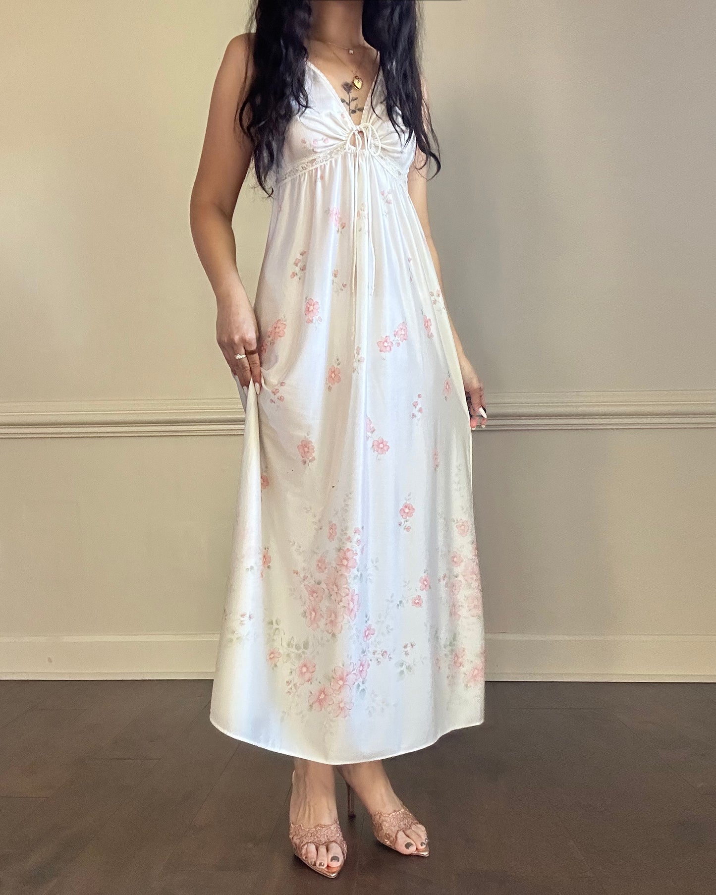 Beautifulpearl white maxi dress featuring peonies prints with plunge neckline