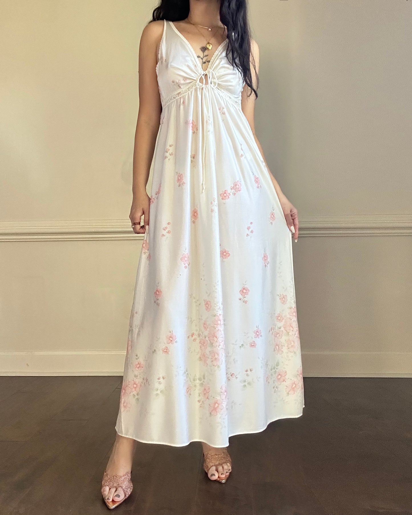 Beautifulpearl white maxi dress featuring peonies prints with plunge neckline