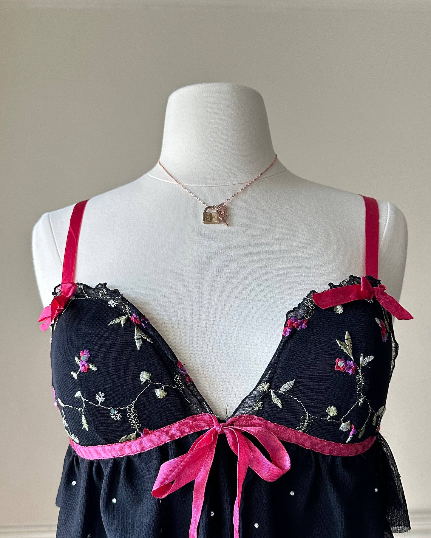 Victoria’s secret y2k black top featuring rose embroidery bustier